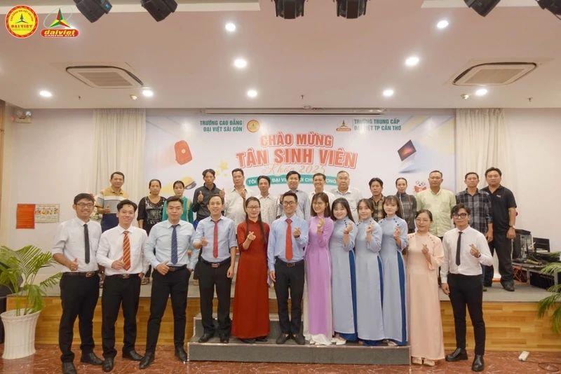 Đại Việt Cần Thơ Tưng Bừng Chào Đón Tân Sinh Viên Đợt 2 Khóa 2025