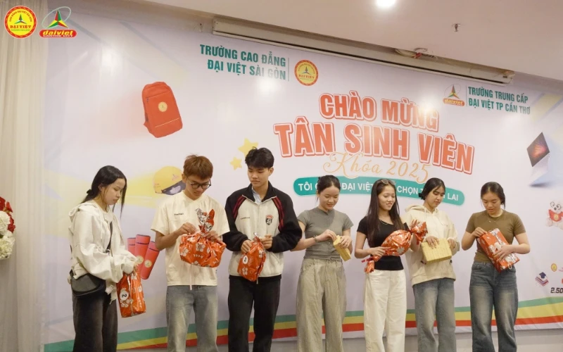 Đại Việt Cần Thơ Tưng Bừng Chào Đón Tân Sinh Viên Đợt 3 Khóa 2025