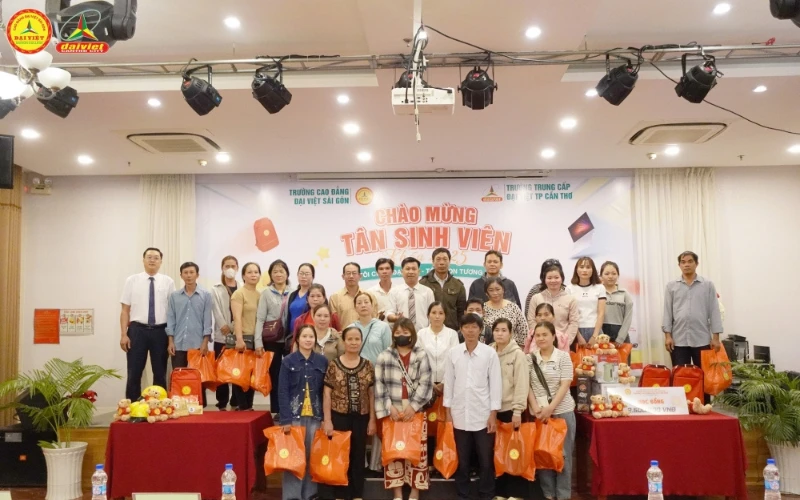 Đại Việt Cần Thơ Tưng Bừng Chào Đón Tân Sinh Viên Đợt 3 Khóa 2025