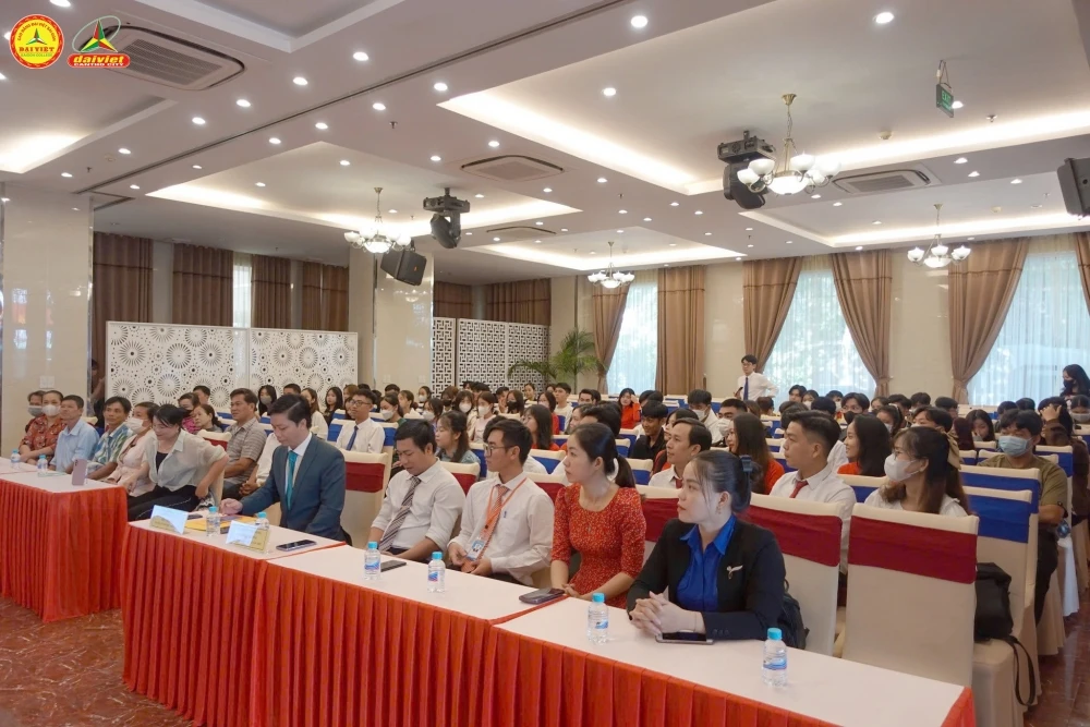 Đại Việt Cần Thơ Tưng Bừng Khai Giảng Đợt 2 – Chào Đón Năm Học Mới Đầy Hứng Khởi