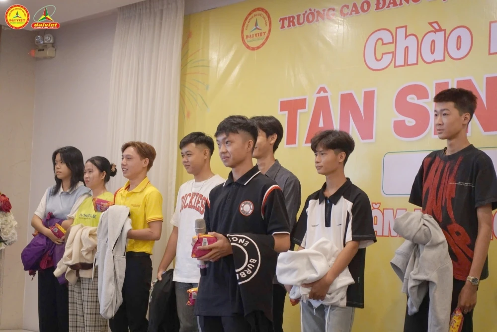 Đại Việt Cần Thơ Tưng Bừng Khai Giảng Đợt 2 – Chào Đón Năm Học Mới Đầy Hứng Khởi