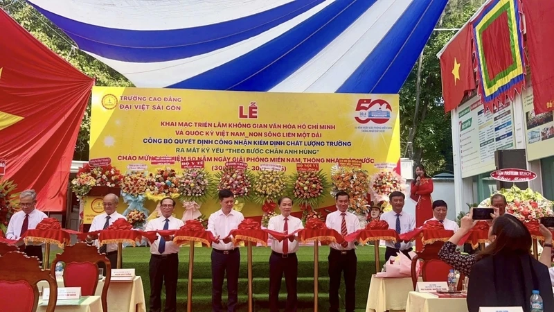 Đại Việt Hướng Đến 50 Năm Giải Phóng Miền Nam – Thống Nhất Đất Nước