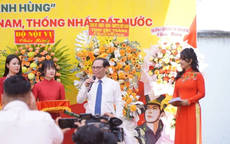 Đại Việt Sài Gòn Đón Nhận Quốc Kỳ & Cờ Trường Sa – Biểu Tượng Thiêng Liêng Dân Tộc