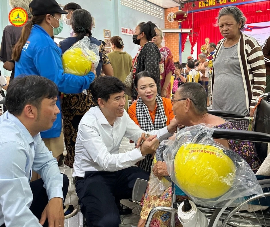 Đại Việt Sài Gòn Hỗ Trợ 385 Triệu Đồng Cho Hoạt Động Thiện Nguyện Tại Lào