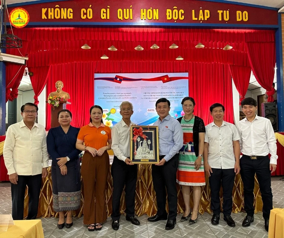 Đại Việt Sài Gòn Hỗ Trợ 385 Triệu Đồng Cho Hoạt Động Thiện Nguyện Tại Lào