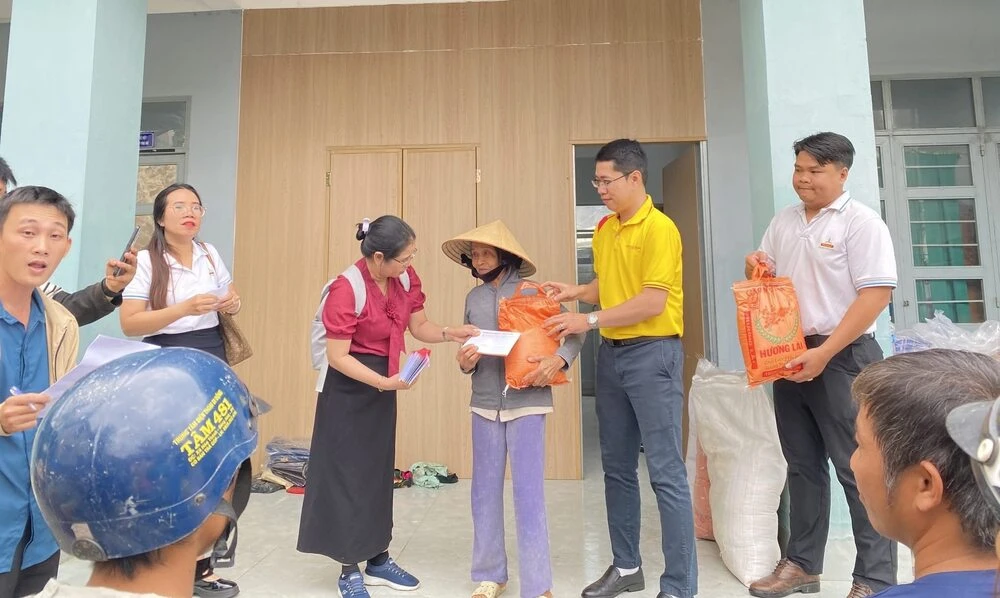 ĐẠI VIỆT SÀI GÒN TIẾP TỤC HÀNH TRÌNH LAN TOẢ YÊU THƯƠNG GIỮA MÙA BÃO LŨ TẠI XÃ HOÀ THỊNH, PHÚ YÊN