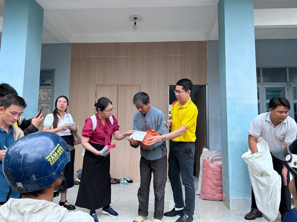 ĐẠI VIỆT SÀI GÒN TIẾP TỤC HÀNH TRÌNH LAN TOẢ YÊU THƯƠNG GIỮA MÙA BÃO LŨ TẠI XÃ HOÀ THỊNH, PHÚ YÊN