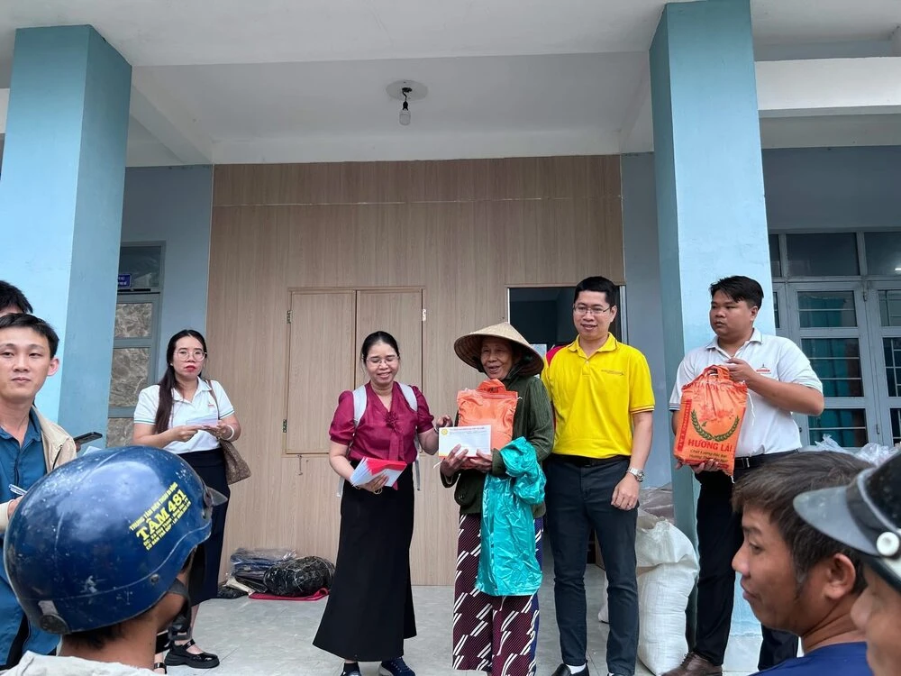ĐẠI VIỆT SÀI GÒN TIẾP TỤC HÀNH TRÌNH LAN TOẢ YÊU THƯƠNG GIỮA MÙA BÃO LŨ TẠI XÃ HOÀ THỊNH, PHÚ YÊN