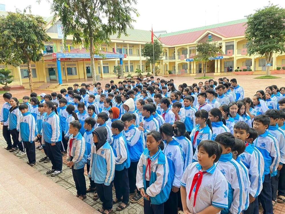 ĐẠI VIỆT SÀI GÒN TIẾP TỤC HÀNH TRÌNH LAN TỎA YÊU THƯƠNG TẠI TRƯỜNG THCS CHU VĂN AN – ĐẮK LẮK