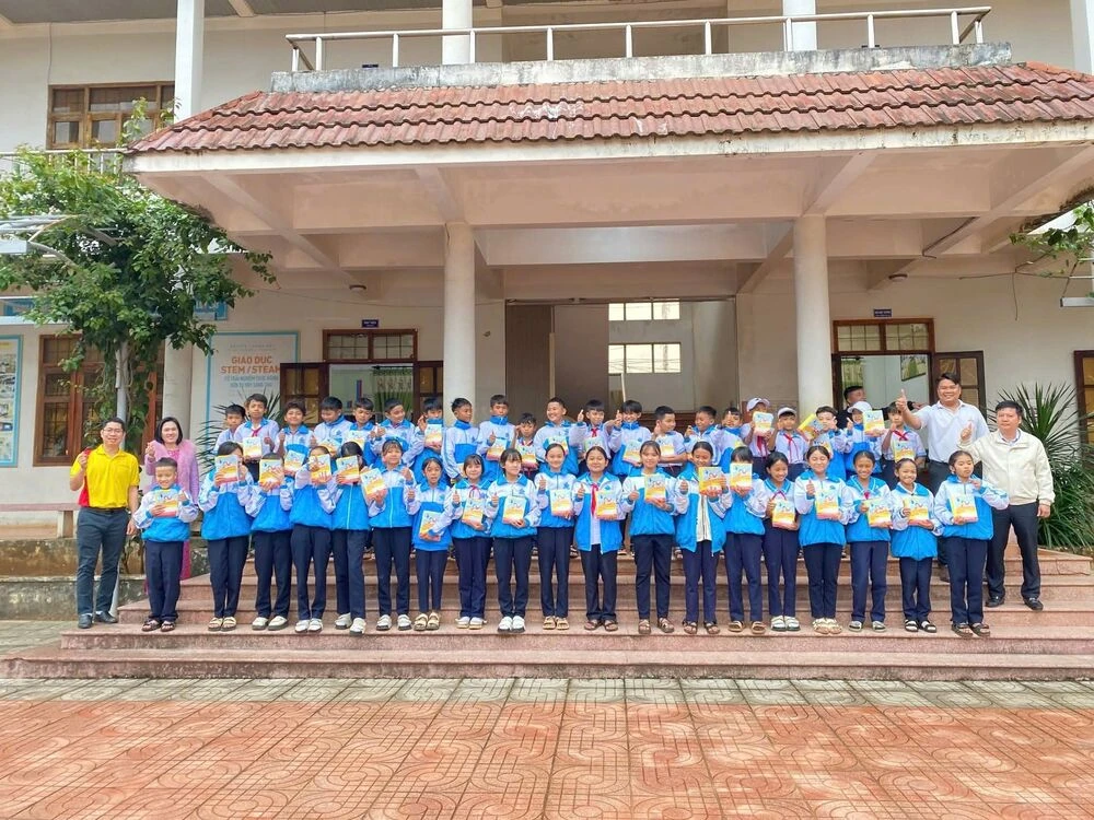 ĐẠI VIỆT SÀI GÒN TIẾP TỤC HÀNH TRÌNH LAN TỎA YÊU THƯƠNG TẠI TRƯỜNG THCS CHU VĂN AN – ĐẮK LẮK