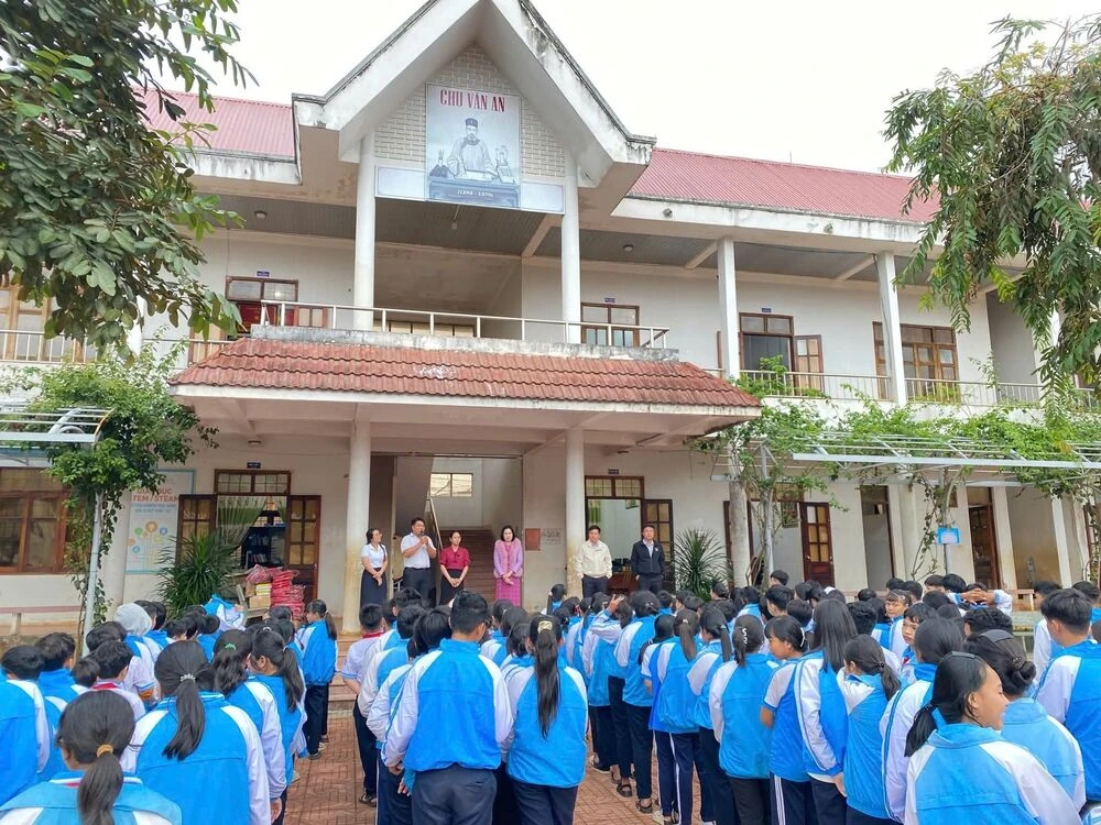 ĐẠI VIỆT SÀI GÒN TIẾP TỤC HÀNH TRÌNH LAN TỎA YÊU THƯƠNG TẠI TRƯỜNG THCS CHU VĂN AN – ĐẮK LẮK