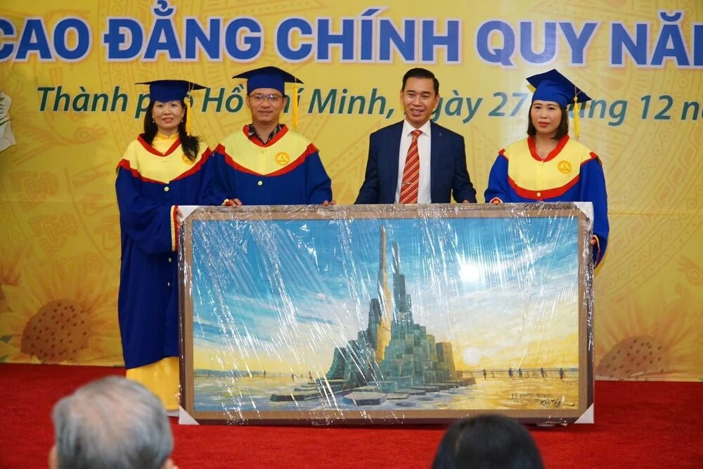 ĐẠI VIỆT SÀI GÒN TRAO BẰNG TỐT NGHIỆP CHO 1072 TÂN KHOA CAO ĐẲNG CHÍNH QUY NĂM 2025