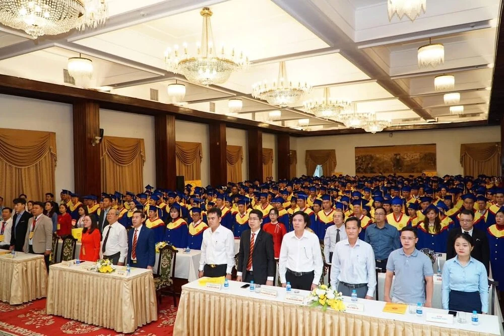 ĐẠI VIỆT SÀI GÒN TRAO BẰNG TỐT NGHIỆP CHO 1072 TÂN KHOA CAO ĐẲNG CHÍNH QUY NĂM 2025