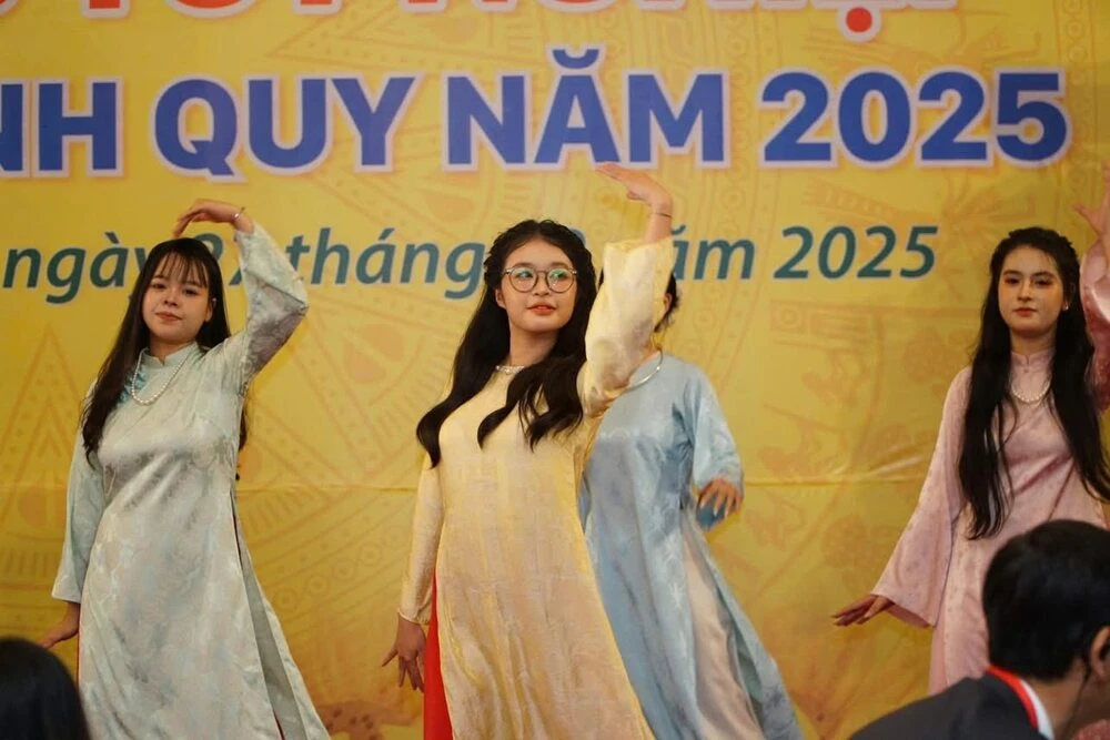 ĐẠI VIỆT SÀI GÒN TRAO BẰNG TỐT NGHIỆP CHO 1072 TÂN KHOA CAO ĐẲNG CHÍNH QUY NĂM 2025