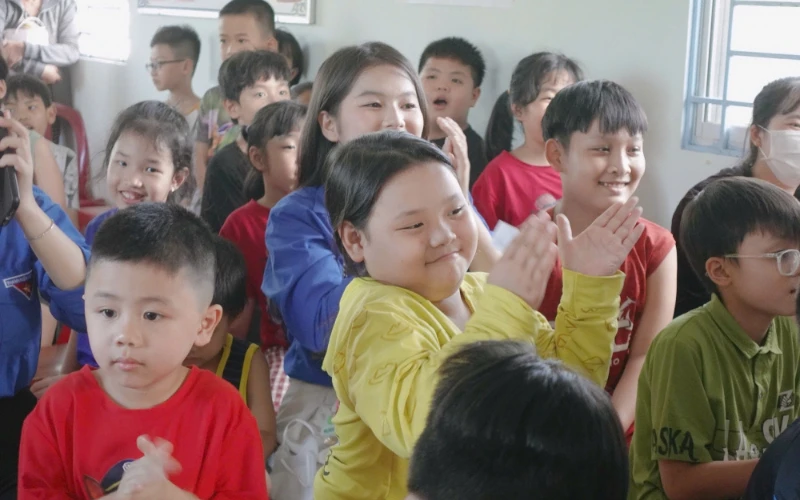 Đêm Hội Trăng Rằm – Trao Gửi Yêu Thương