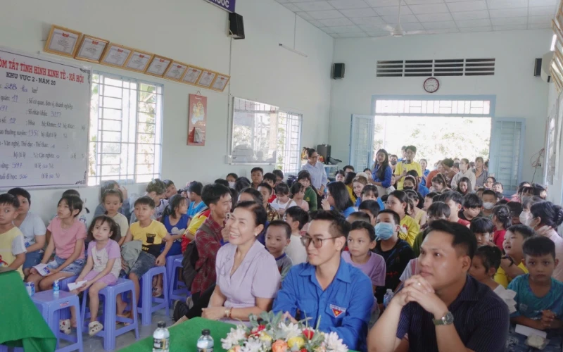 Đêm Hội Trăng Rằm – Trao Gửi Yêu Thương