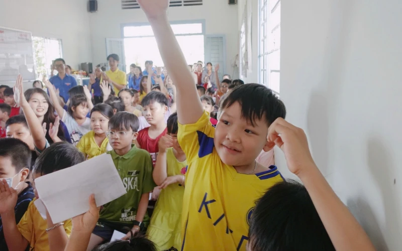 Đêm Hội Trăng Rằm – Trao Gửi Yêu Thương