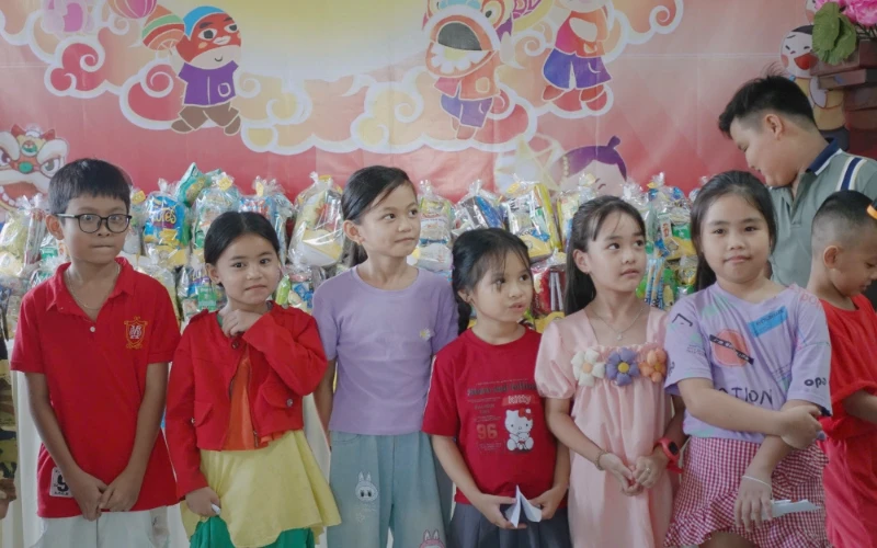 Đêm Hội Trăng Rằm – Trao Gửi Yêu Thương