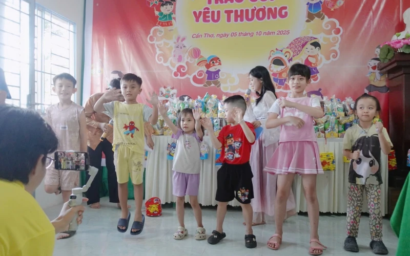 Đêm Hội Trăng Rằm – Trao Gửi Yêu Thương