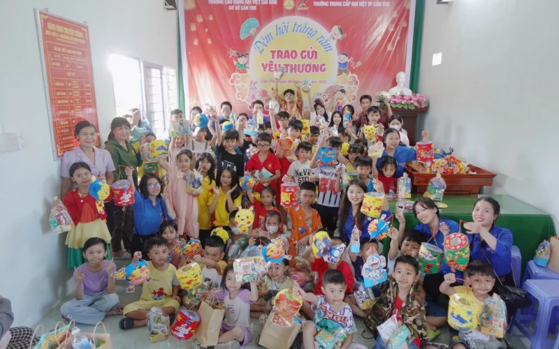 Đêm Hội Trăng Rằm – Trao Gửi Yêu Thương