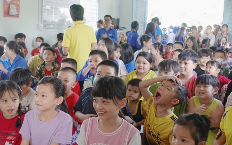 Đêm Hội Trăng Rằm – Trao Gửi Yêu Thương