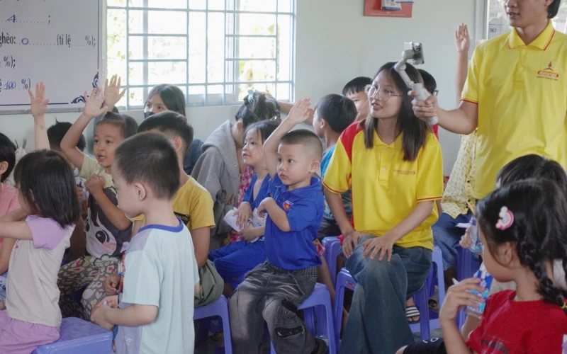 Đêm Hội Trăng Rằm – Trao Gửi Yêu Thương