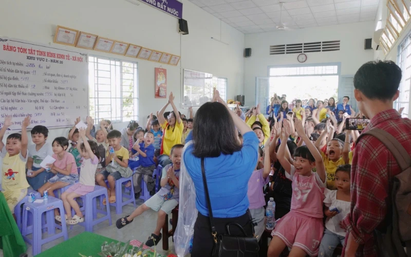 Đêm Hội Trăng Rằm – Trao Gửi Yêu Thương