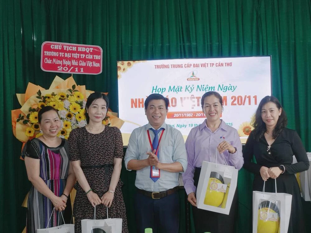 Họp Mặt Kỷ Niệm 43 Năm Ngày Nhà Giáo Việt Nam (20/11/1982 – 20/11/2025)