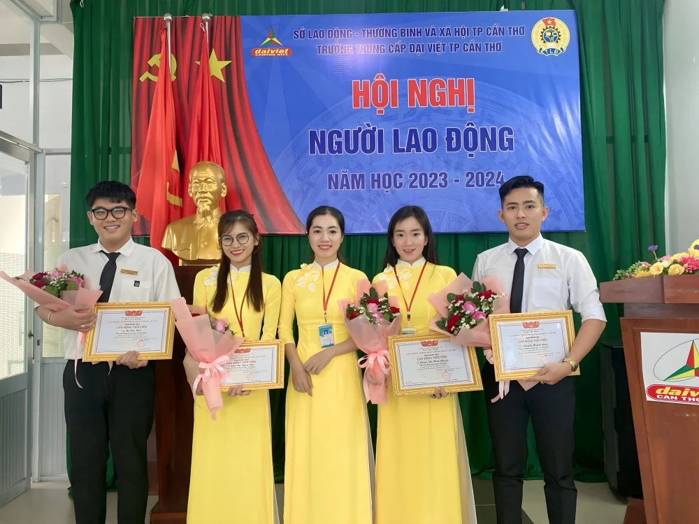 Họp Nghị Người Lao Động Trường Cao Đẳng Đại Việt Sài Gòn Cơ Sở Cần Thơ Năm Học 2023-2024