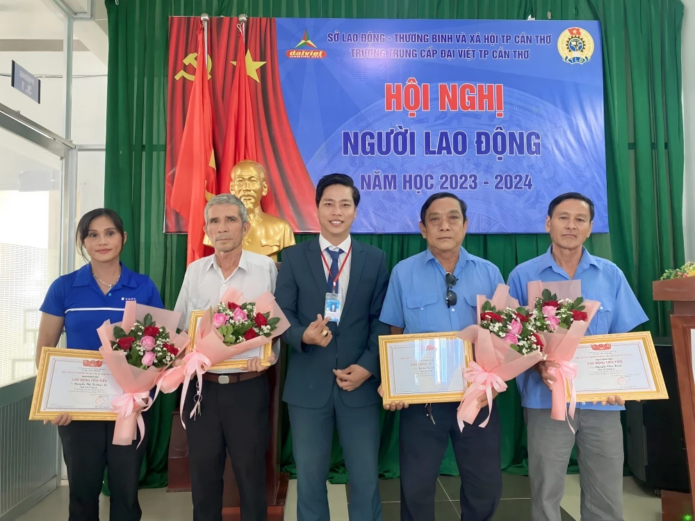 Họp Nghị Người Lao Động Trường Cao Đẳng Đại Việt Sài Gòn Cơ Sở Cần Thơ Năm Học 2023-2024