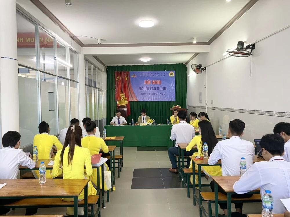 Họp Nghị Người Lao Động Trường Cao Đẳng Đại Việt Sài Gòn Cơ Sở Cần Thơ Năm Học 2023-2024