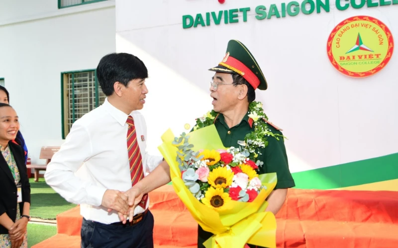 Khoảnh Khắc Đáng Nhớ Đón Đoàn Cựu Chiến Binh Quảng Trị