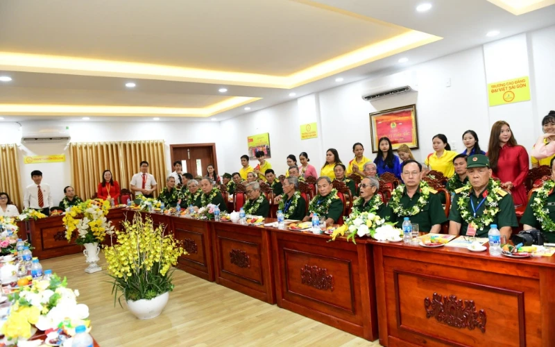 Khoảnh Khắc Đáng Nhớ Đón Đoàn Cựu Chiến Binh Quảng Trị