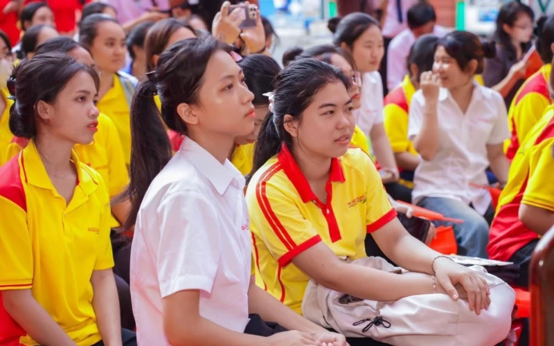 Khoảnh Khắc Tự Hào Của Tuổi Trẻ