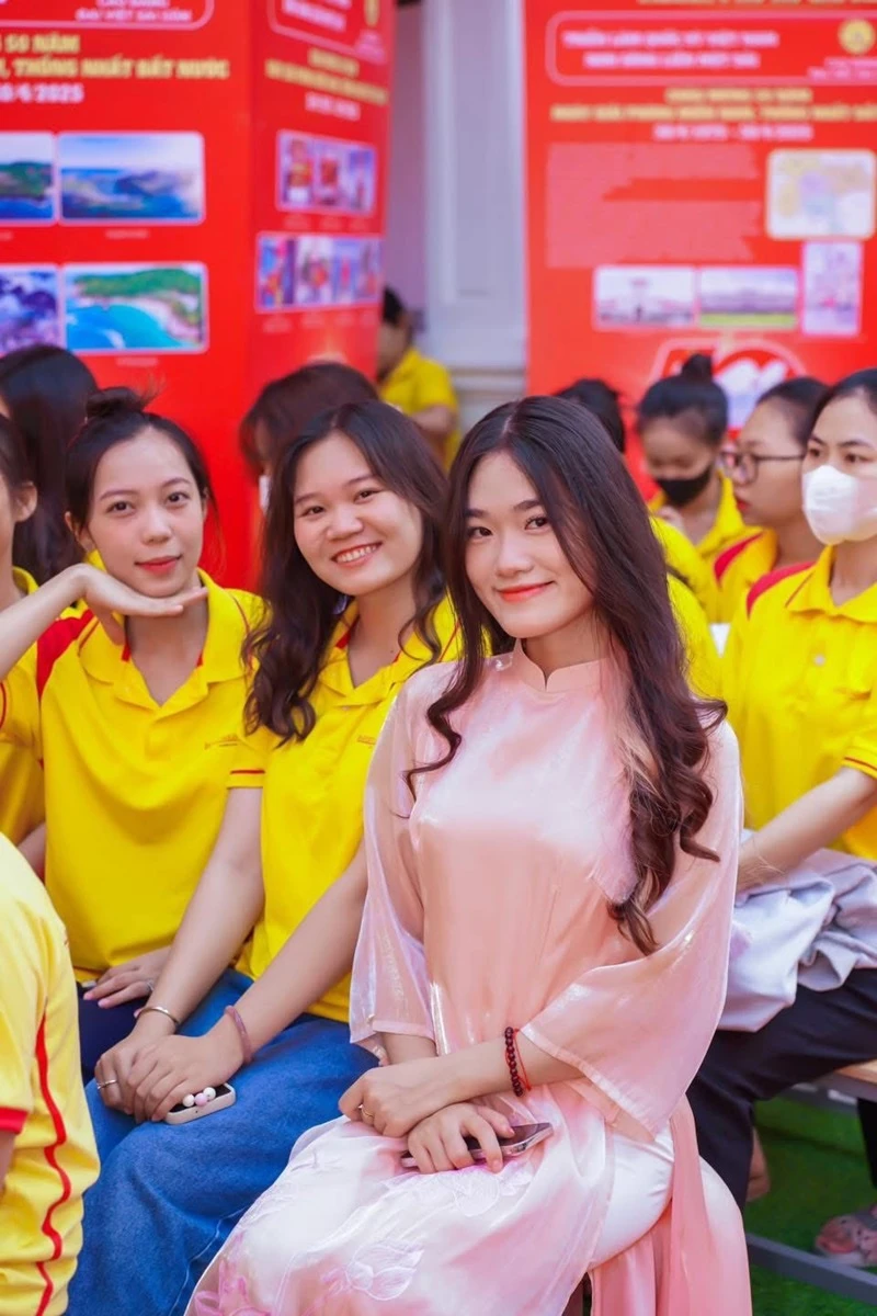 Khoảnh Khắc Tự Hào Của Tuổi Trẻ