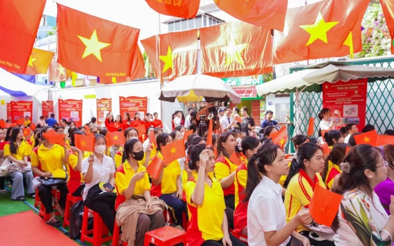 Khoảnh Khắc Tự Hào Của Tuổi Trẻ