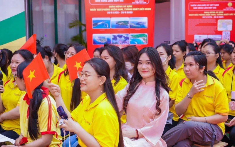 Khoảnh Khắc Tự Hào Của Tuổi Trẻ