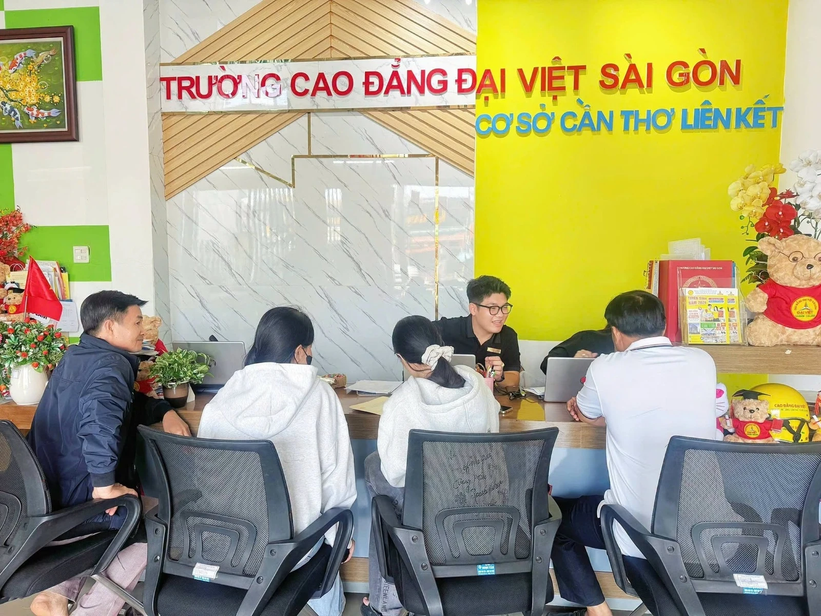 KHÔNG KHÍ NHẬP HỌC RỘN RÀNG TẠI ĐẠI VIỆT CẦN THƠ