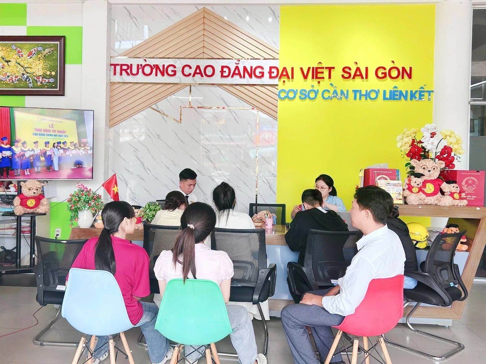 KHÔNG KHÍ NHẬP HỌC RỘN RÀNG TẠI ĐẠI VIỆT CẦN THƠ