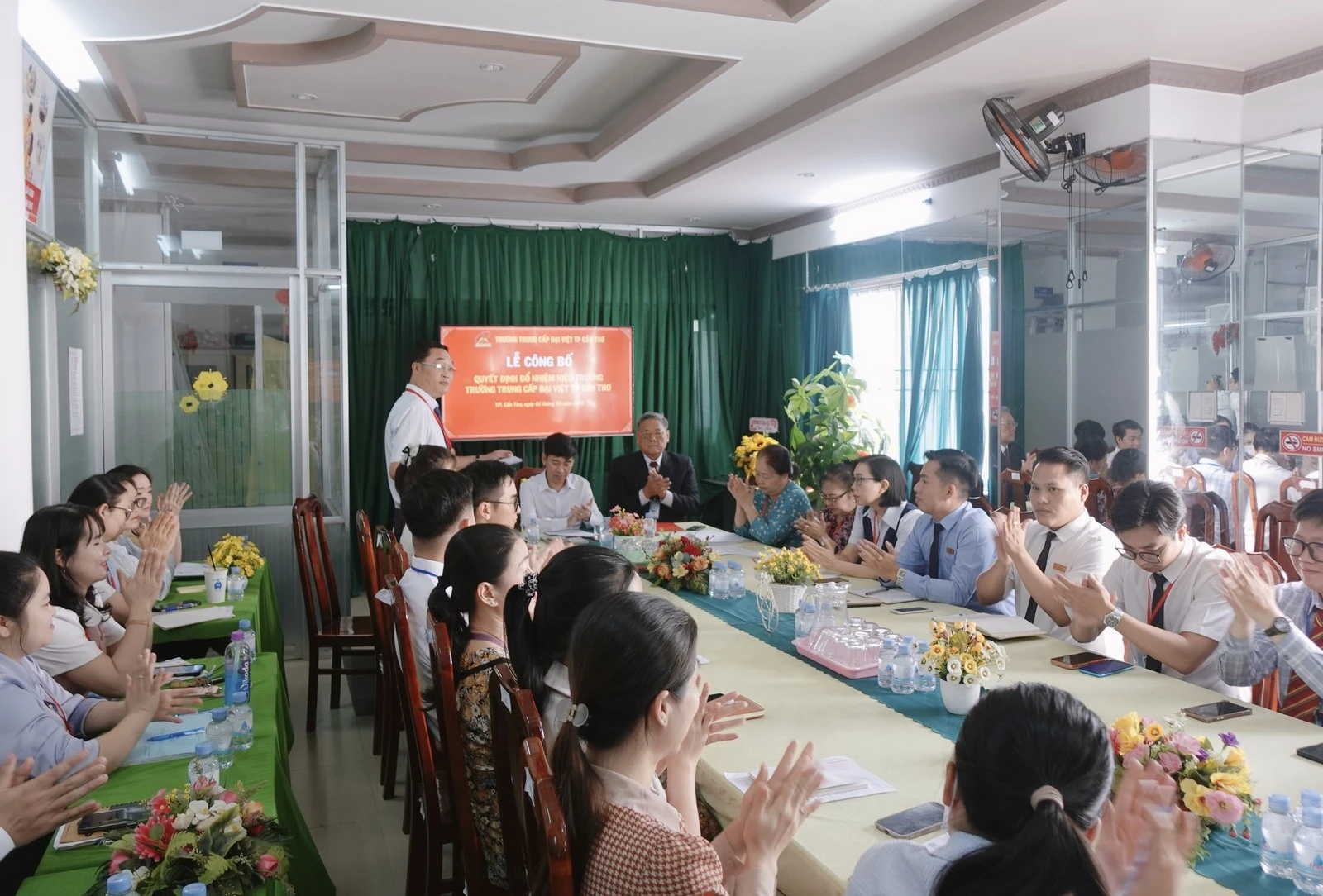 LỄ CÔNG BỐ QUYẾT ĐỊNH BỔ NHIỆM HIỆU TRƯỞNG TRƯỜNG TRUNG CẤP ĐẠI VIỆT TP. CẦN THƠ