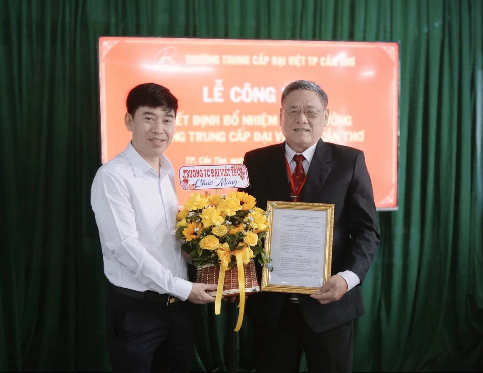 LỄ CÔNG BỐ QUYẾT ĐỊNH BỔ NHIỆM HIỆU TRƯỞNG TRƯỜNG TRUNG CẤP ĐẠI VIỆT TP. CẦN THƠ