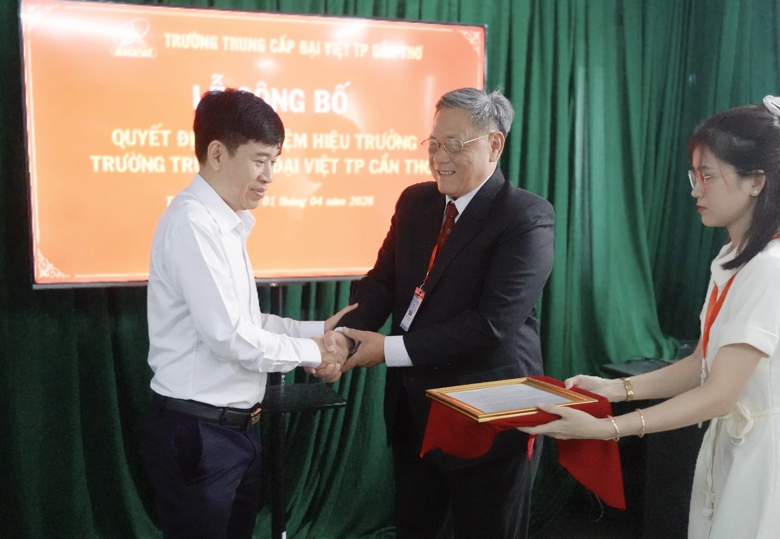 LỄ CÔNG BỐ QUYẾT ĐỊNH BỔ NHIỆM HIỆU TRƯỞNG TRƯỜNG TRUNG CẤP ĐẠI VIỆT TP. CẦN THƠ