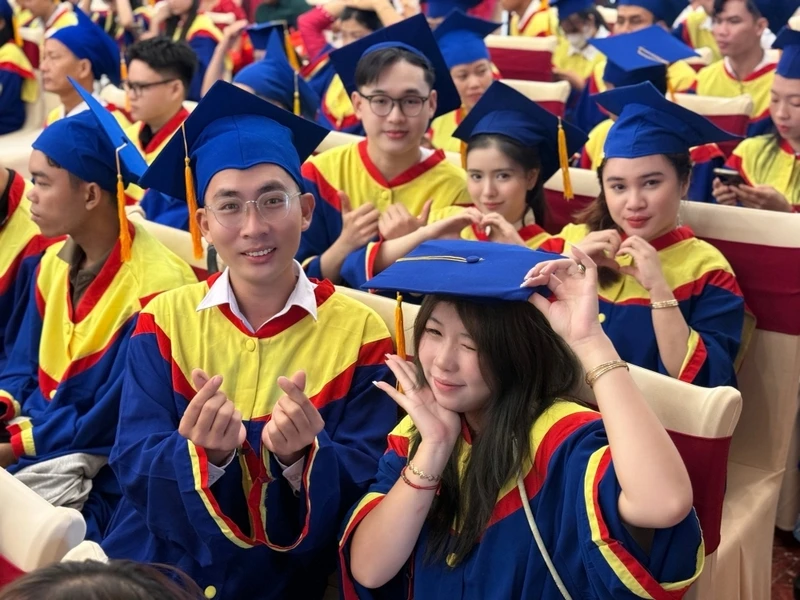 Lễ Trao Bằng Tốt Nghiệp 2025 – Bước Ngoặt Đáng Nhớ Trên Hành Trình Trưởng Thành