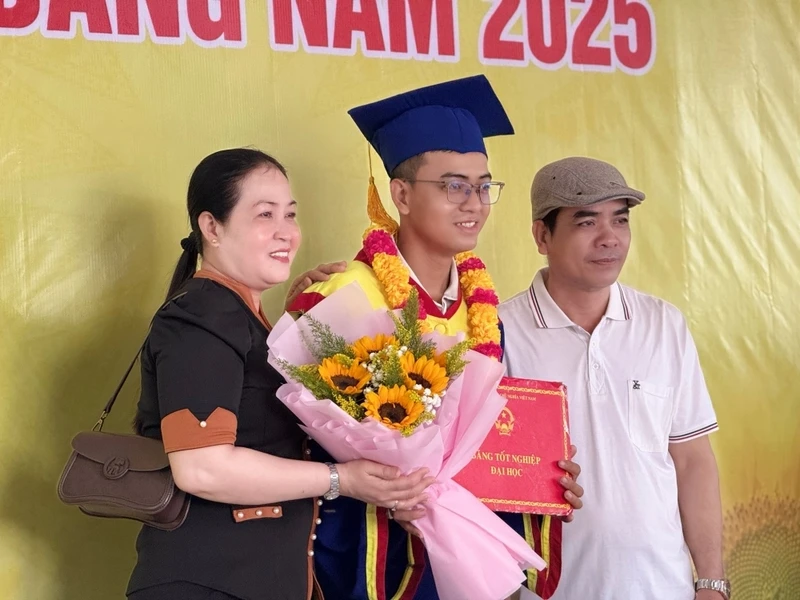 Lễ Trao Bằng Tốt Nghiệp 2025 – Bước Ngoặt Đáng Nhớ Trên Hành Trình Trưởng Thành