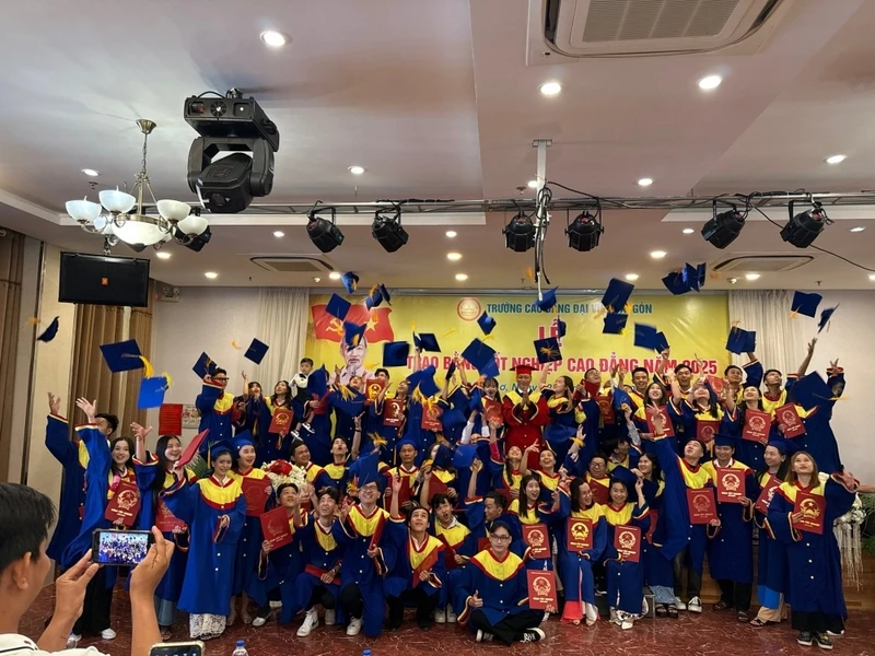 Lễ Trao Bằng Tốt Nghiệp 2025 – Bước Ngoặt Đáng Nhớ Trên Hành Trình Trưởng Thành