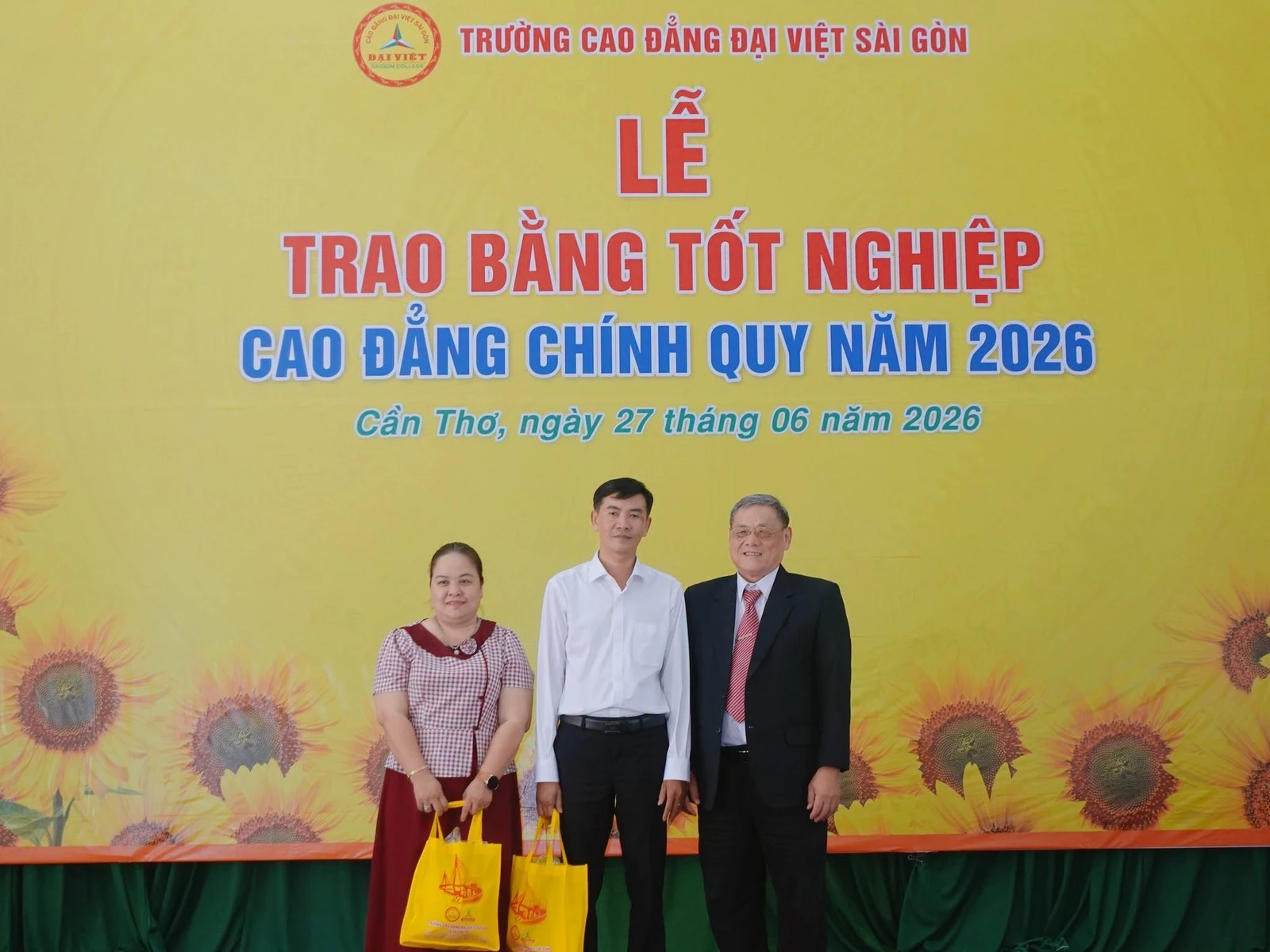 LỄ TRAO BẰNG TỐT NGHIỆP CAO ĐẲNG CHÍNH QUY 2026 – VINH DANH HƠN 250 TÂN KHOA