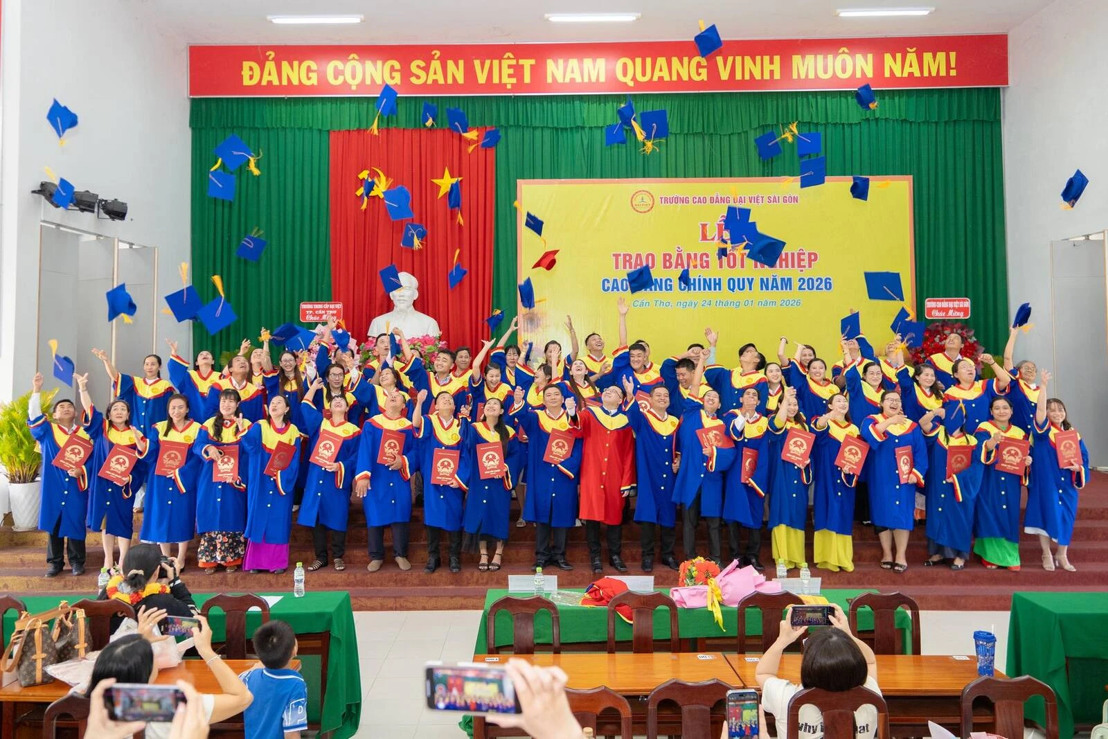 MỘT CHẶNG ĐƯỜNG KHÉP LẠI - MỘT HÀNH TRÌNH MỞ RA