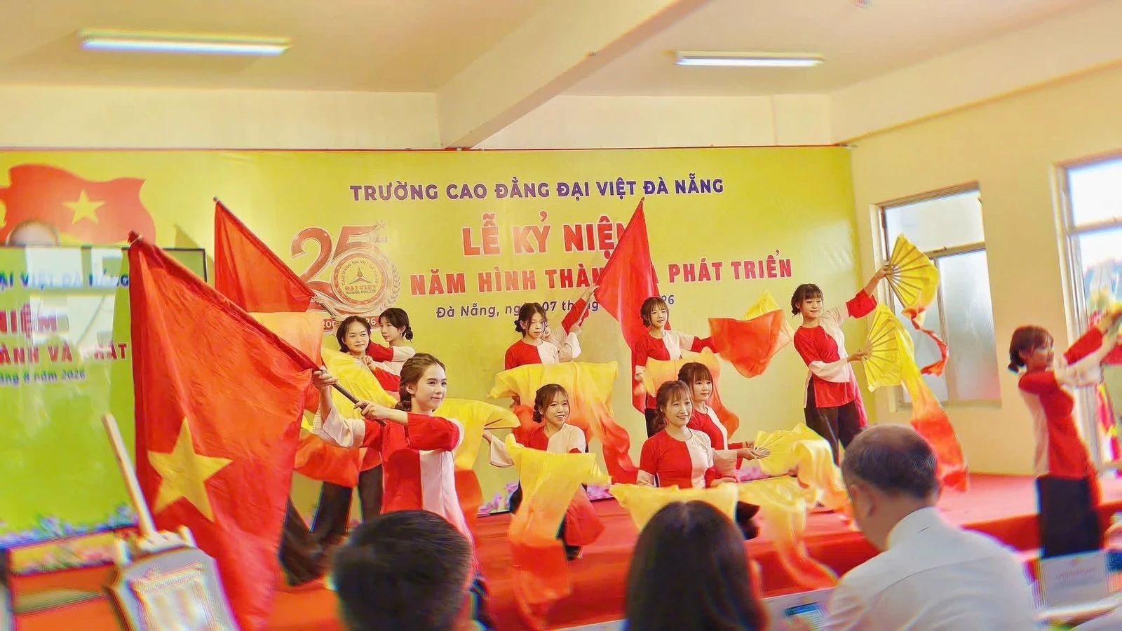 NHỮNG HÌNH ẢNH ĐẦU TIÊN TỪ LỄ KỶ NIỆM 25 NĂM HÌNH THÀNH VÀ PHÁT TRIỂN TRƯỜNG CAO ĐẲNG ĐẠI VIỆT ĐÀ NẴNG