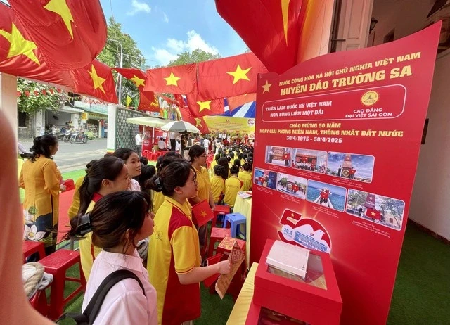 “Quốc Kỳ Việt Nam - Non Sông Liền Một Dải” - Kỷ Niệm 50 Năm Thống Nhất Đất Nước