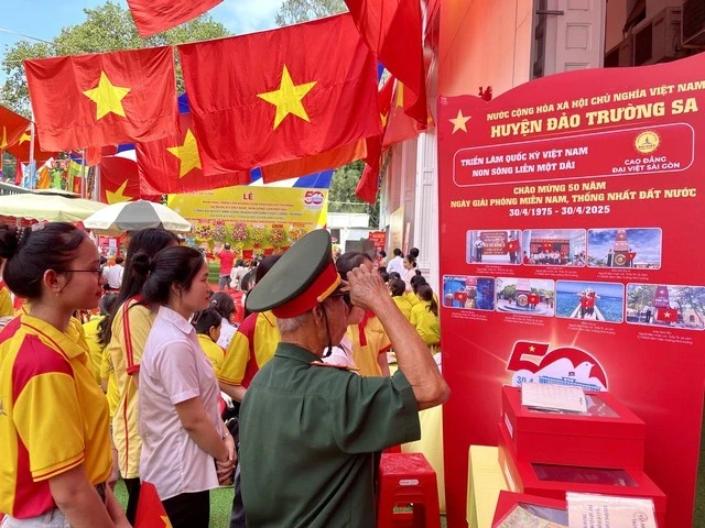 “Quốc Kỳ Việt Nam - Non Sông Liền Một Dải” - Kỷ Niệm 50 Năm Thống Nhất Đất Nước